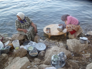 On the way to the Holy Family site of Qusair we passed by a new but very traditional village. The women, Muslim, are doing dishes in the Nile.